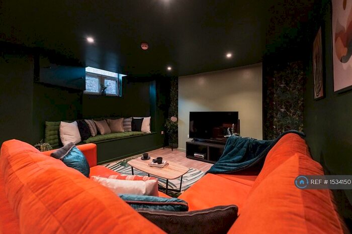 7 Bedroom Terraced House To Rent In Holly Road, Northampton, NN1