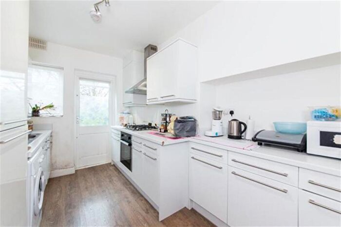 2 Bedroom Flat To Rent In Denison Close, Hampstead Garden Suburb, N2