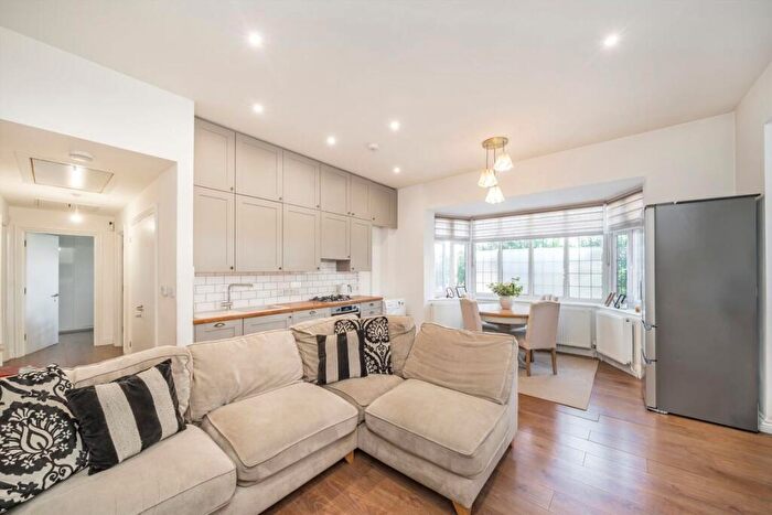 2 Bedroom Flat For Sale In Combeside, Plumstead, SE18