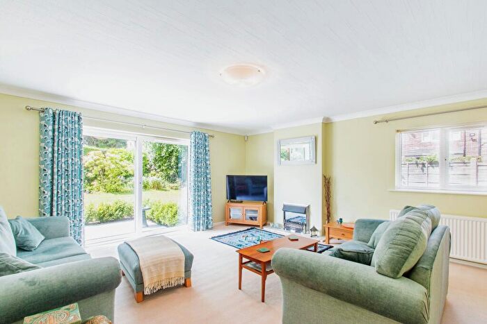 3 Bedroom Bungalow For Sale In Elland Road, Churwell, Morley, Leeds, LS27