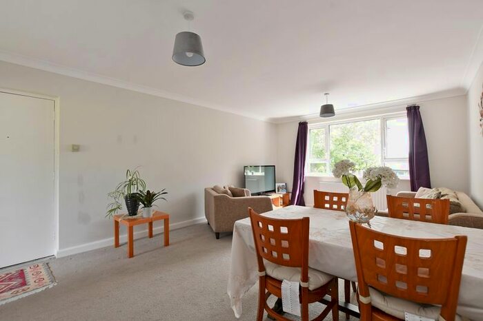 2 Bedroom Flat To Rent In Hornby Court, High Storrs Rise, Sheffield, S11