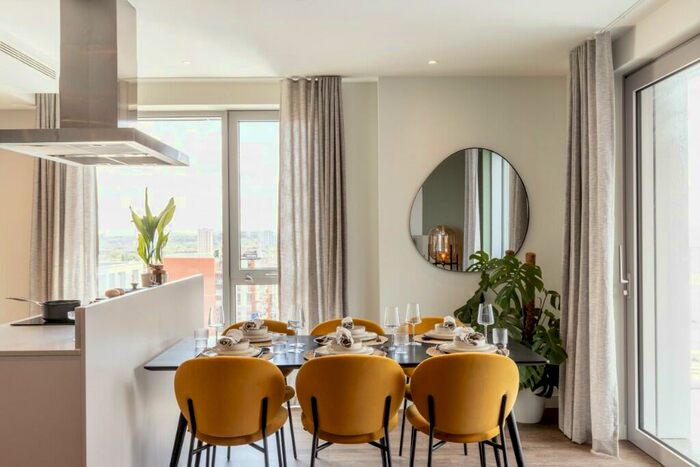 2 Bedroom Apartment To Rent In Nine Elms Lane, London, SW11