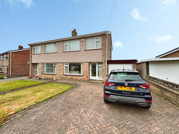 3 Bedroom Semi-Detached House For Sale In Greenville Drive, Low Moor, Bradford, BD12
