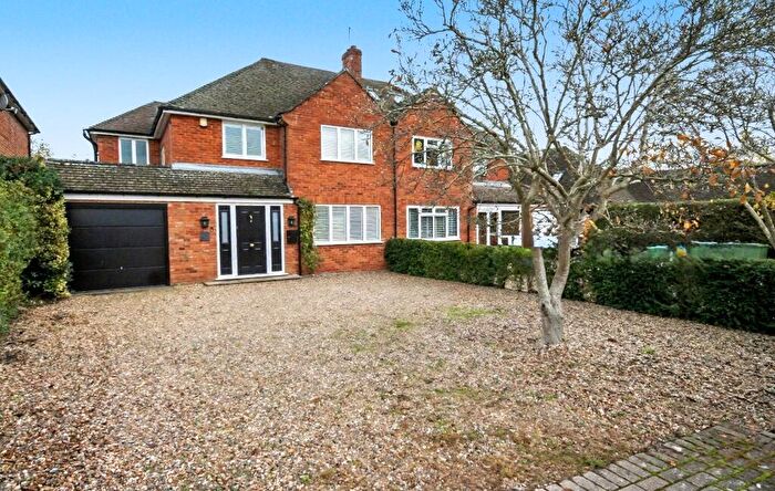 3 Bedroom Semi Detached House For Sale In Chalfont Road, Seer Green, HP9