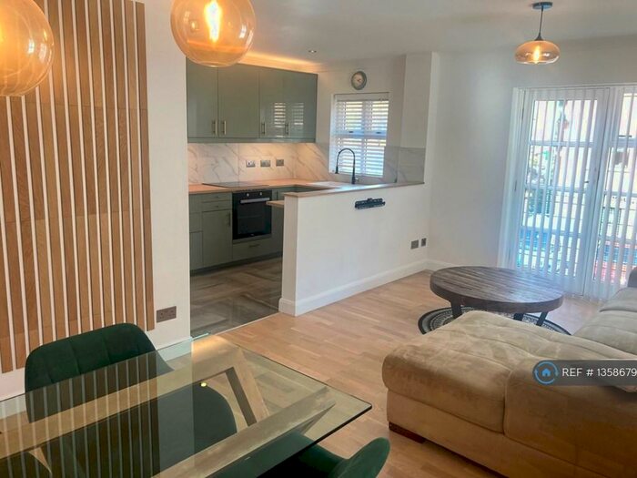 2 Bedroom Flat To Rent In Egerton House, Manchester, M15