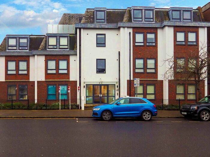 2 Bedroom Flat To Rent In The Peninsula, Aylesbury, Buckinghamshire, HP20