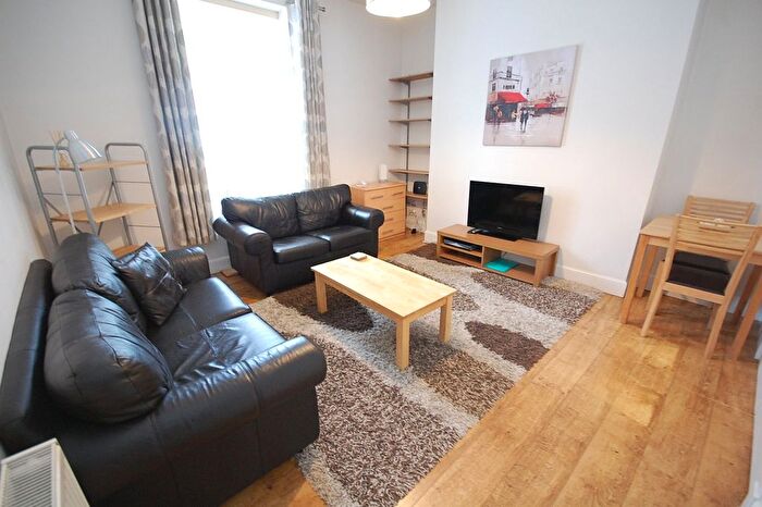 2 Bedroom Flat To Rent In Fraser Street, City Centre, Aberdeen, AB25
