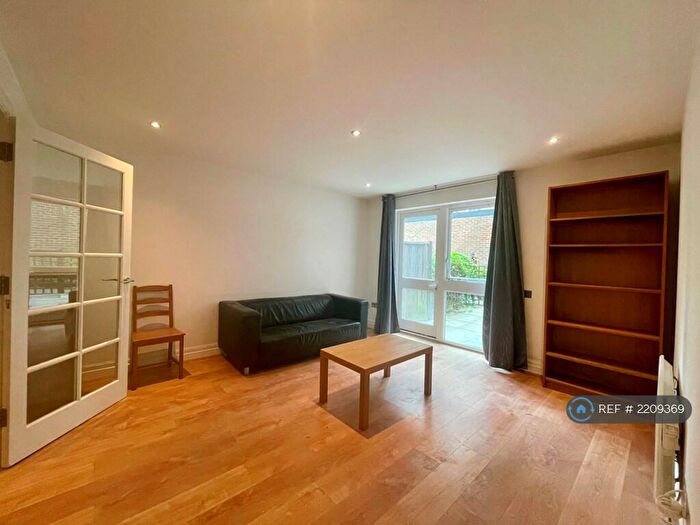 1 Bedroom Flat To Rent In Hoxton Square, London, N1