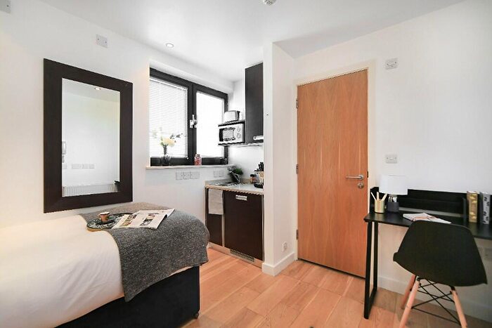 Studio To Rent In Kilburn High Road, London, NW6