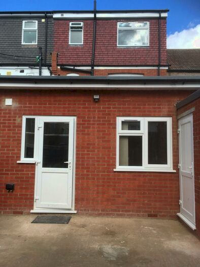 6 Bedroom Terraced House To Rent In Rosebank Avenue, Wembley, HA0