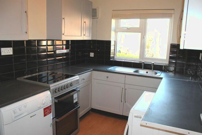 1 Bedroom Flat To Rent In Bourne House, Percy Avenue, Ashford, TW15
