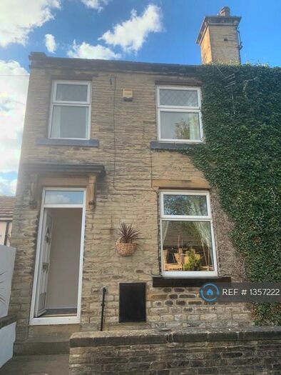 2 Bedroom End Of Terrace House To Rent In Mill Carr Hill Road, Bradford, BD12