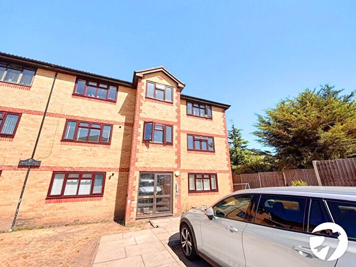 2 Bedroom Flat To Rent In Russett Court, Cheshunt Road, Belvedere, DA17