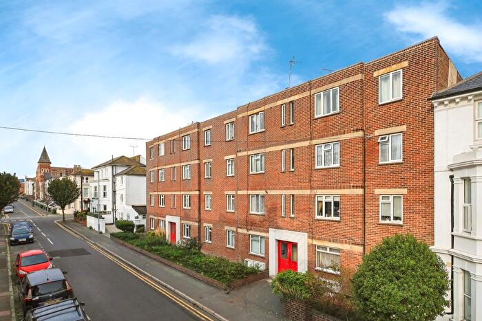 2 Bedroom Flat For Sale In The Residence, Eastbourne, BN22