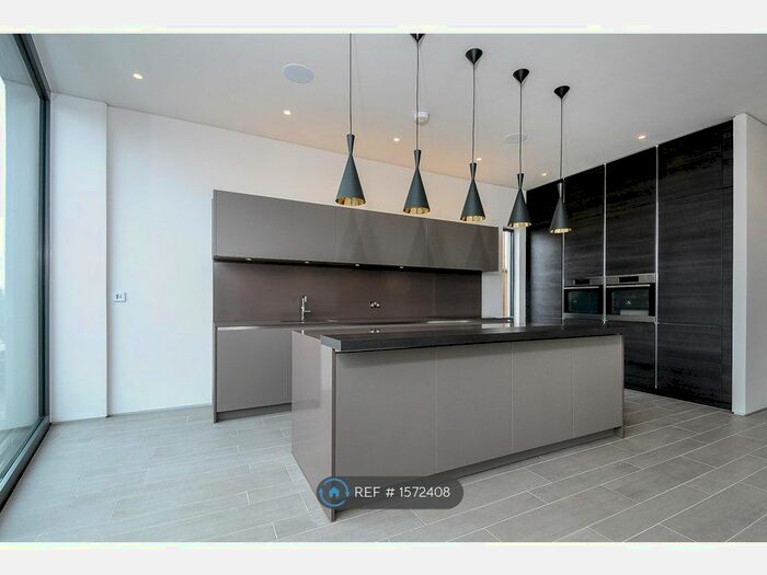 2 Bedroom Flat To Rent In Old Coffee House, Sevenoaks, TN13