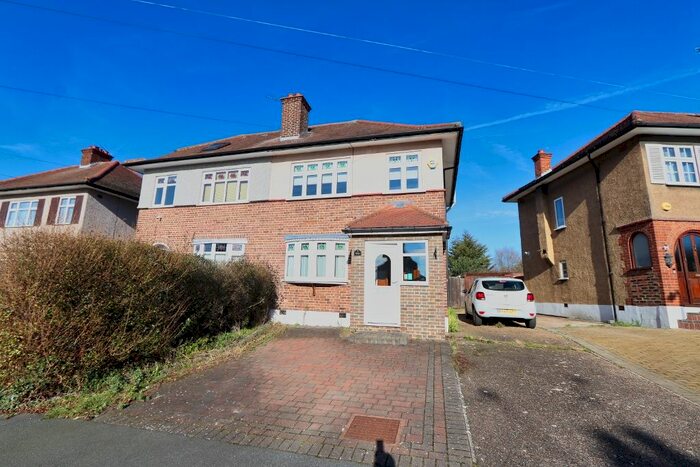 3 Bedroom Semi-Detached House To Rent In Lynwood Drive, Romford RM5