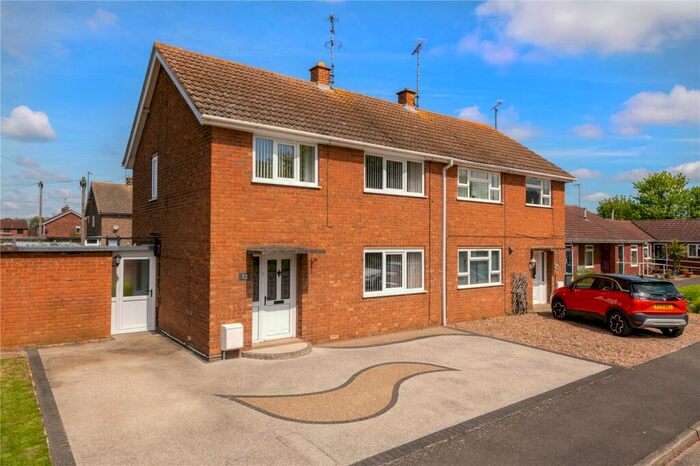 3 Bedroom Semi-Detached House For Sale In The Hoplands, Sleaford, Lincolnshire, NG34