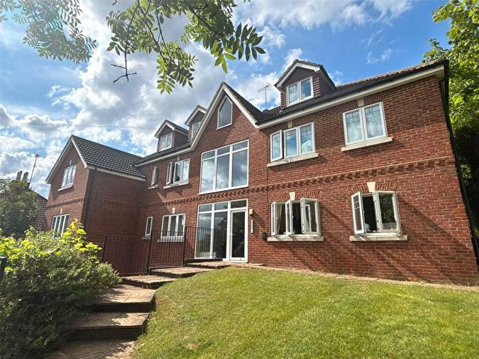 2 Bedroom Flat To Rent In Fourwinds, Clockhouse Road, Farnborough, GU14