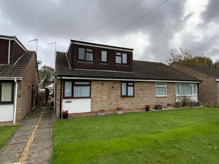 4 Bedroom Semi-Detached House For Sale In Mays Way, Potterspury, Towcester, NN12