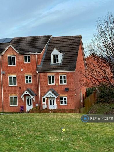 3 Bedroom Semi-Detached House To Rent In Paxton Court, Armley, Leeds, LS12