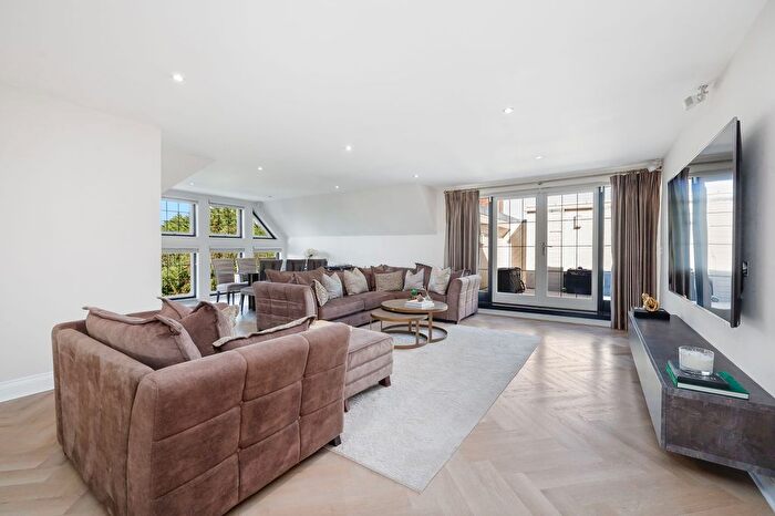 2 Bedroom Flat For Sale In Cockfosters Road, Buckley Court, EN4