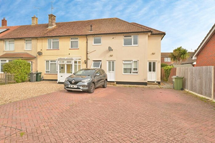 2 Bedroom Maisonette For Sale In Essetford Road, Ashford, Kent, TN23
