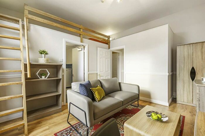 1 Bedroom Flat To Rent In Flat, Victoria Terrace, Leeds, LS3