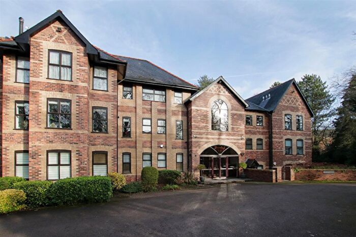 3 Bedroom Flat For Sale In Booth Road, Altrincham, WA14