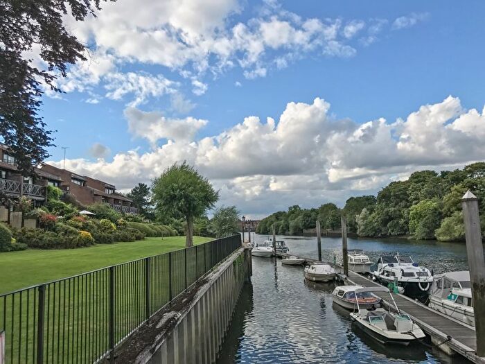 1 Bedroom Flat For Sale In Mallard Place, Strawberry Hill Riverside, TW1