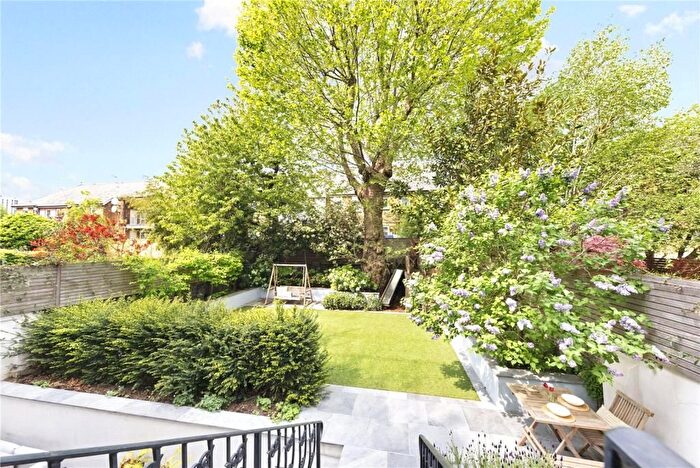3 Bedroom Flat For Sale In St James' Gardens, Holland Park, W11
