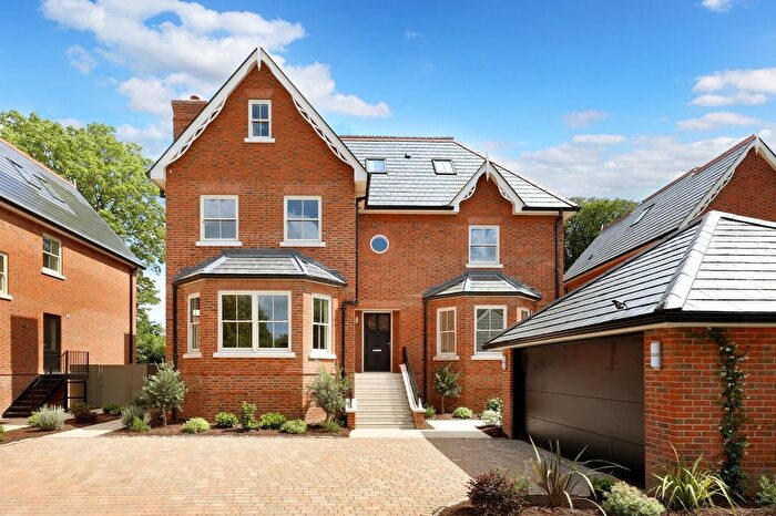 6 Bedroom Country House For Sale In Hedsor Road, Bourne End, Buckinghamshire, SL8