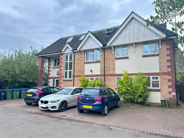 2 Bedroom Flat To Rent In Pratts Lane, Hersham, Walton-On-Thames, KT12