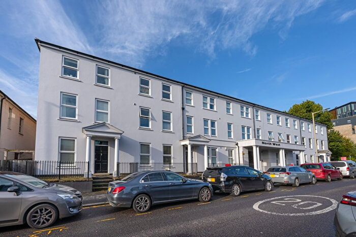 1 Bedroom Flat To Rent In North West, Woodford Road, Watford, WD17