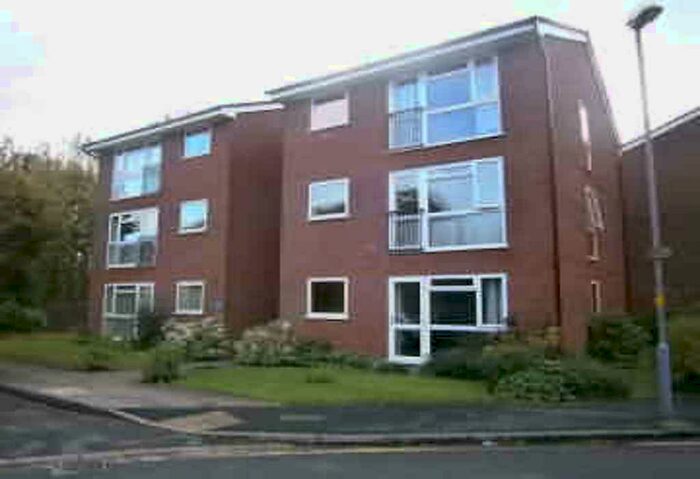 2 Bedroom Flat To Rent In Farnborough Court, Mere Green Road, Sutton Coldfield, West Midlands, B75