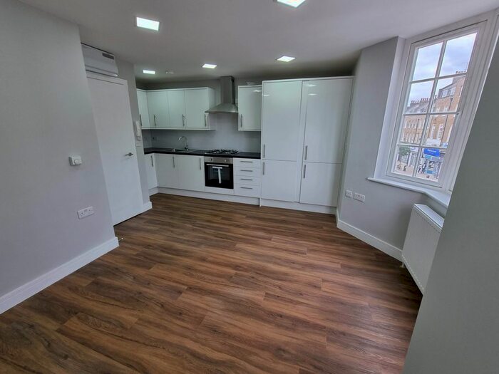 2 Bedroom Flat To Rent In Chapel Market, Islington, London, N1
