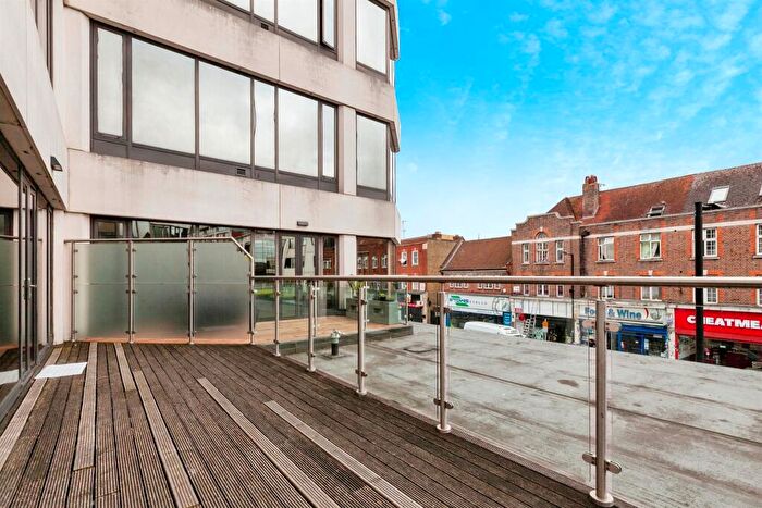 1 Bedroom Flat For Sale In High Street, Slough, SL1
