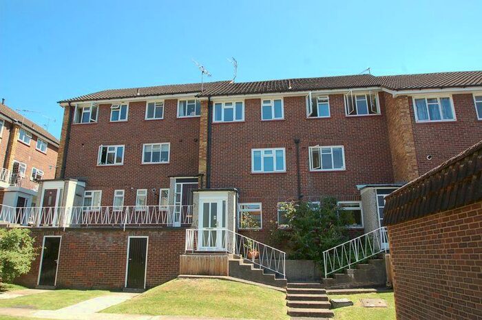 2 Bedroom Maisonette To Rent In Amersham Hill, High Wycombe, HP13