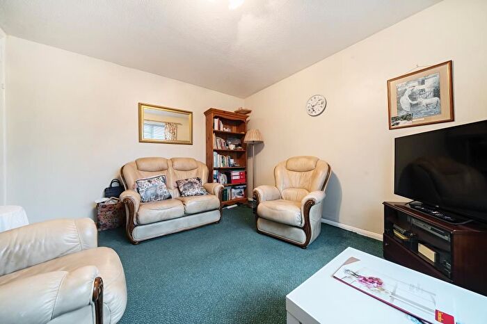 3 Bedroom End Of Terrace House For Sale In Newbury, Berkshire, RG14