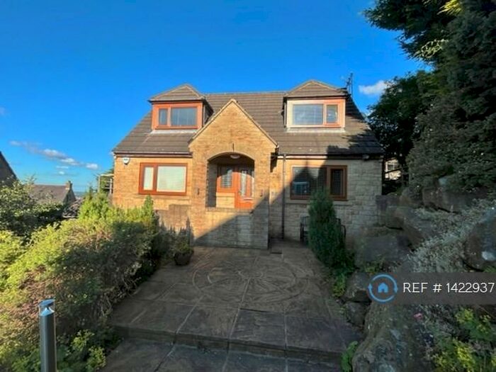 3 Bedroom Detached House To Rent In Lea Court, Bradford, BD7