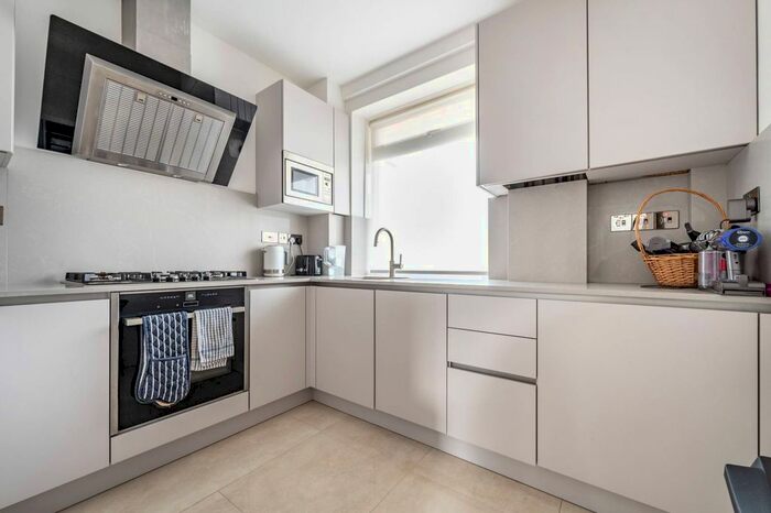 2 Bedroom Flat To Rent In Tanner Street, London Bridge, London, SE1