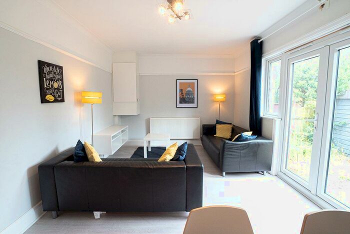 7 Bedroom Semi-Detached House To Rent In Granby Grove, Southampton, SO17