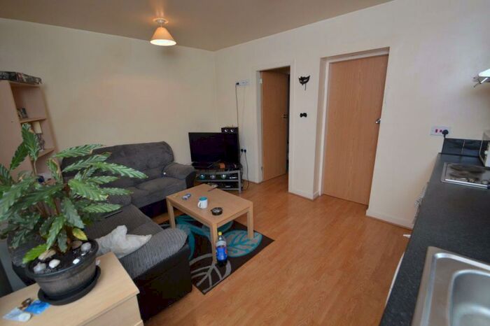 2 Bedroom Apartment To Rent In Birchfields Road, Manchester, M13