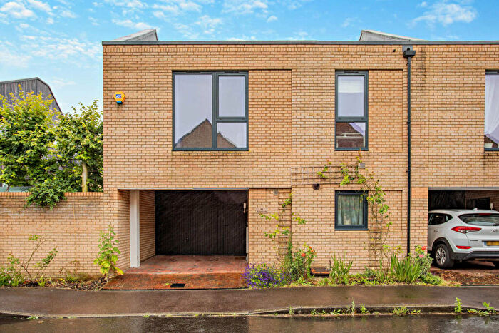 3 Bedroom Semi-Detached House To Rent In Chalkwells Way, Trumpington, Cambridge, Cambridgeshire, CB2