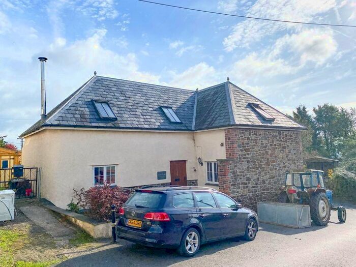 3 Bedroom Detached House For Sale In Bishops Nympton, South Molton EX36