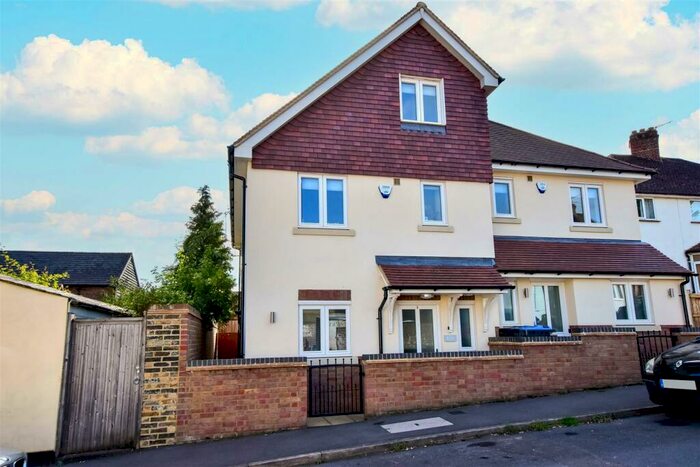 3 Bedroom Semi-Detached House To Rent In Kitsbury Road, Berkhamsted, HP4