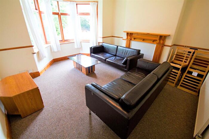 3 Bedroom Semi-Detached House To Rent In The Turnways, Headingley, Leeds, LS6