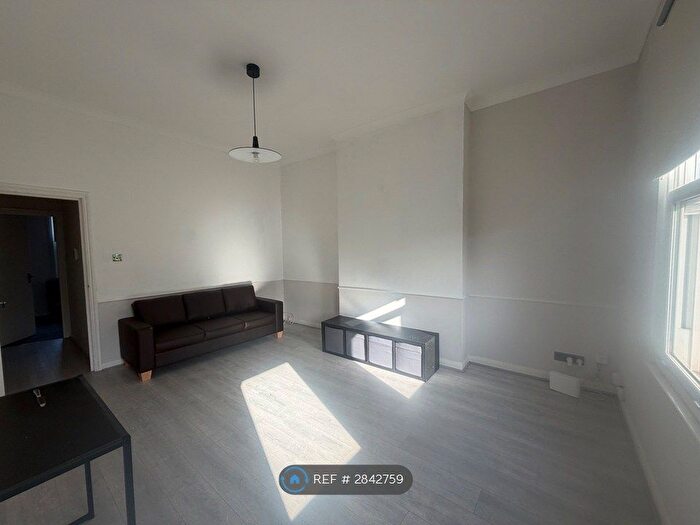 1 Bedroom Flat To Rent In Finsbury Park Road, London, N4