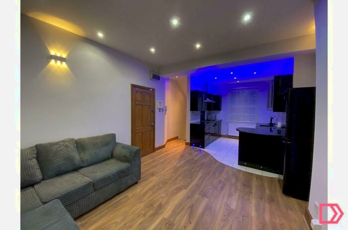 2 Bedroom Maisonette To Rent In A Commercial Road, Popular, London, E14