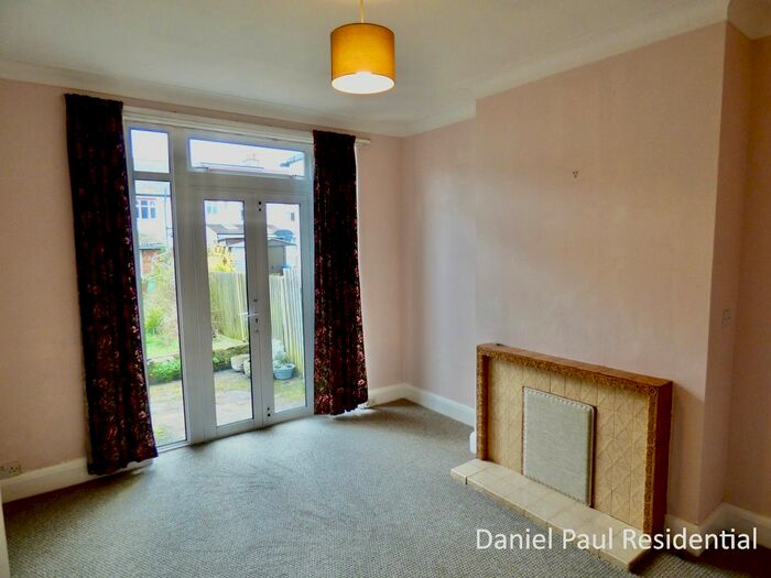 3 Bedroom End Of Terrace House For Sale In Blondin Avenue, London, W5