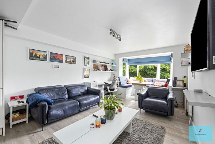 1 Bedroom Flat For Sale In London Road, Patcham, Brighton, BN1
